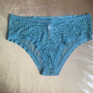 Selling Victoria’s Secret underwear nwt any questions feel to ask 😊